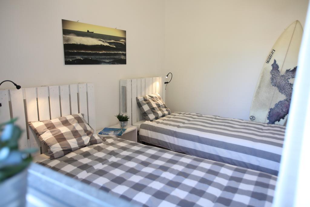 Moka Surfhouse Hostel Ericeira Room photo
