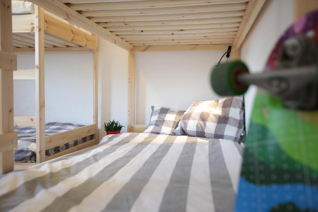 Moka Surfhouse Hostel Ericeira Room photo
