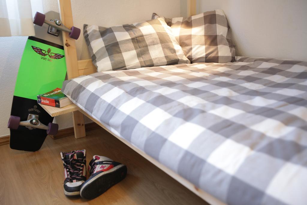 Moka Surfhouse Hostel Ericeira Room photo